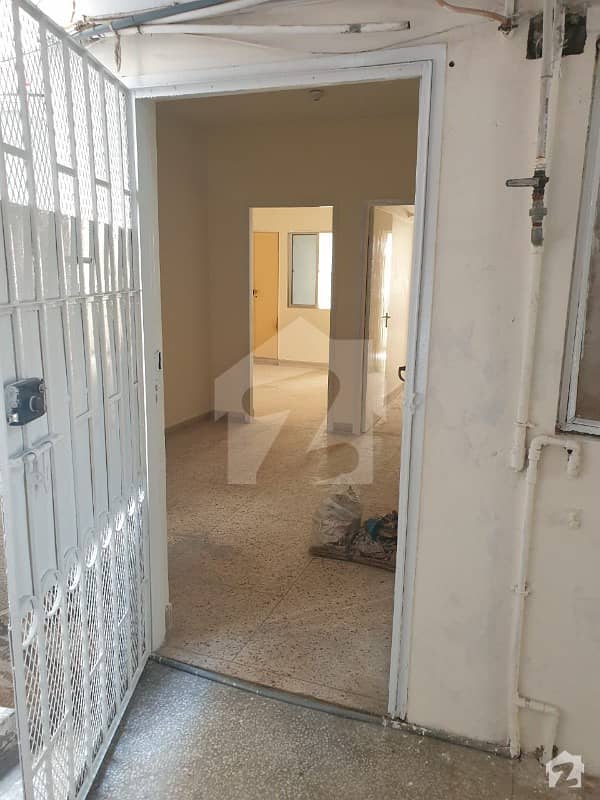 گلشنِ اقبال ٹاؤن کراچی میں 2 کمروں کا 5 مرلہ فلیٹ 75 لاکھ میں برائے فروخت۔