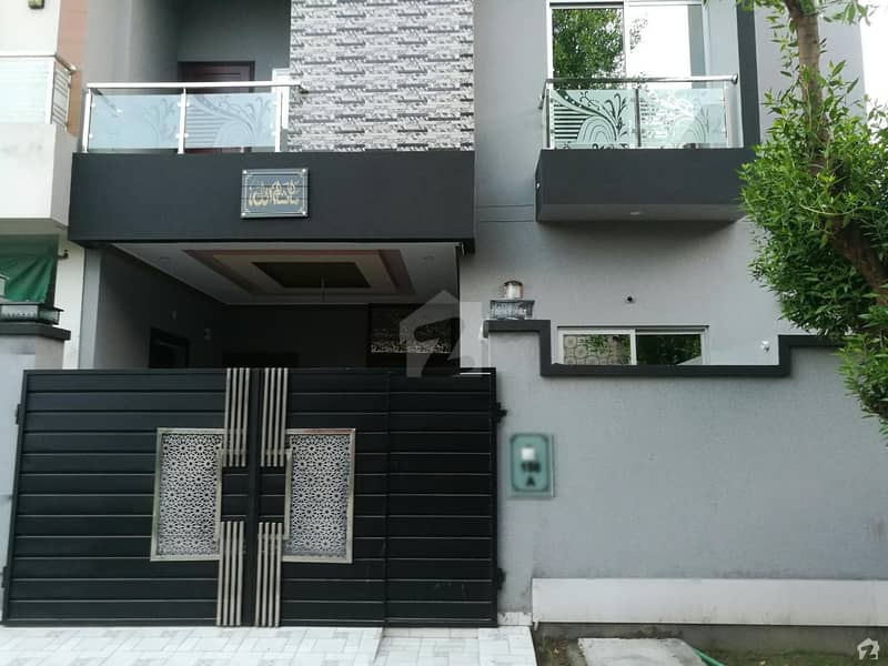 House For Sale In Beautiful College Road