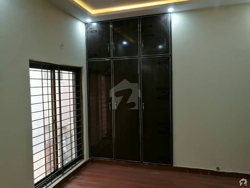 ایڈن بولیوارڈ ہاؤسنگ سکیم کالج روڈ لاہور میں 3 کمروں کا 5 مرلہ مکان 1 کروڑ میں برائے فروخت۔