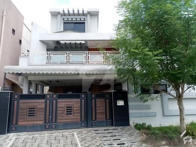 10 Marla House Situated In DC Colony For Sale