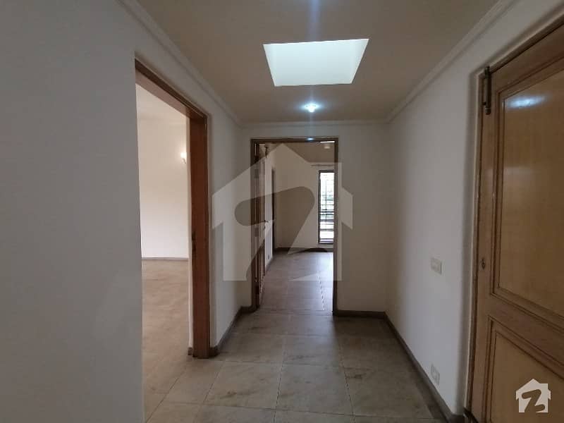 Dha 1 Kanal Wonderful Upper Portion With Separate Gate For Rent In Phase 4