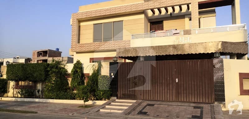 4400  Square Feet House In Central Quaid-e-azam Town For Sale