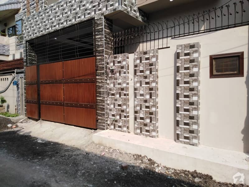 ملت ٹاؤن فیصل آباد میں 4 کمروں کا 6 مرلہ مکان 85 لاکھ میں برائے فروخت۔