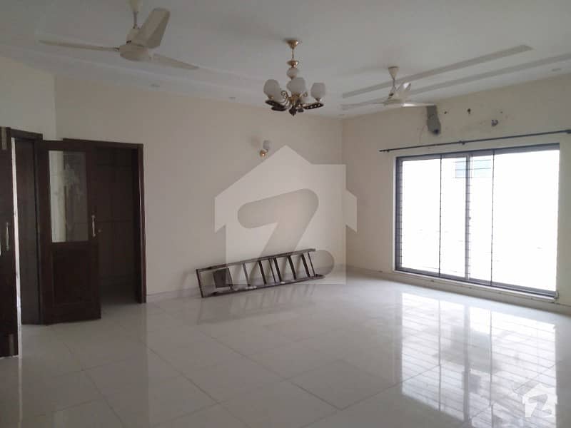 One Kanal Upper Portion Avalible For Rent In Dha Lahore