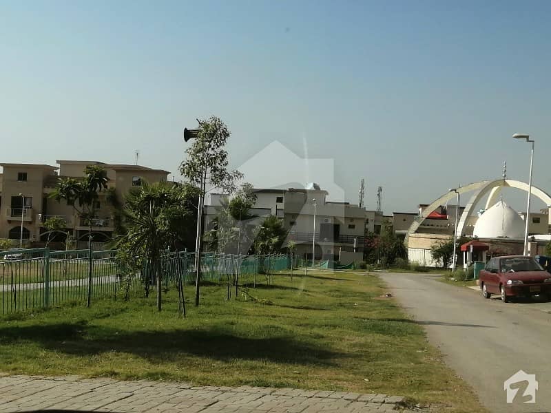 Two Kanal Plot Available For Sale In Prime Location Of Bahria Town Phase 2