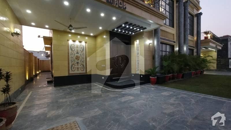 رائل ریزیڈنشیا - بلاک اے رائل ریزیڈینشیا لاہور میں 5 کمروں کا 1.2 کنال مکان 5.75 کروڑ میں برائے فروخت۔