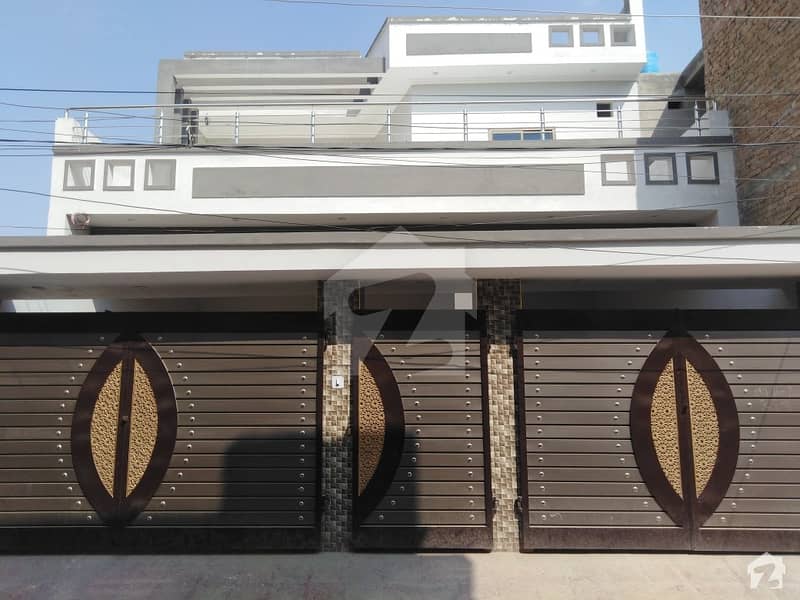 رفیع قمر روڈ بہاولپور میں 4 کمروں کا 9 مرلہ مکان 1.1 کروڑ میں برائے فروخت۔
