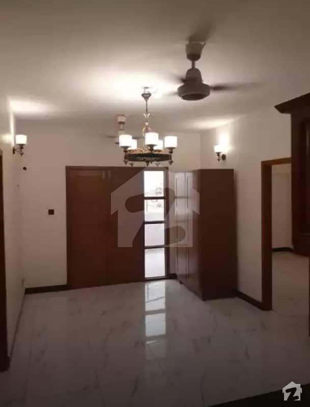 عائشہ منزل کراچی میں 3 کمروں کا 7 مرلہ فلیٹ 1.25 کروڑ میں برائے فروخت۔