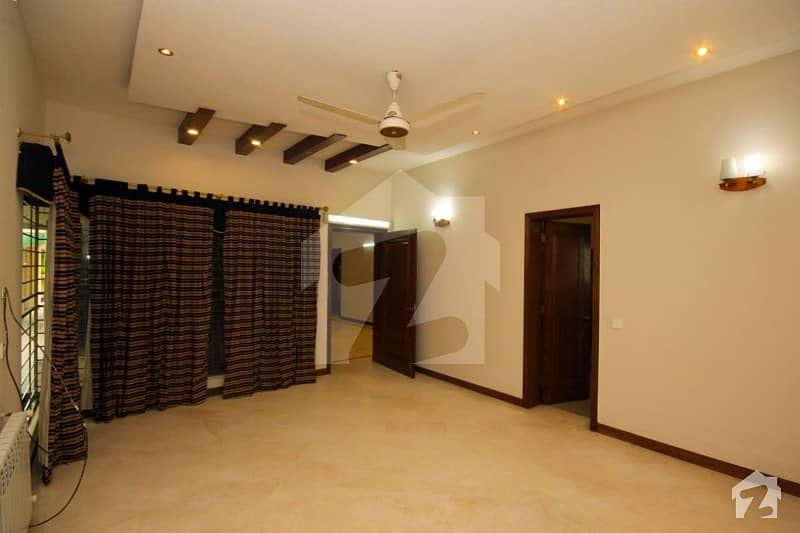 1 Kanal Upper Portion Well Maintain Neat And Clean House Near Lalik Jaan Chowk