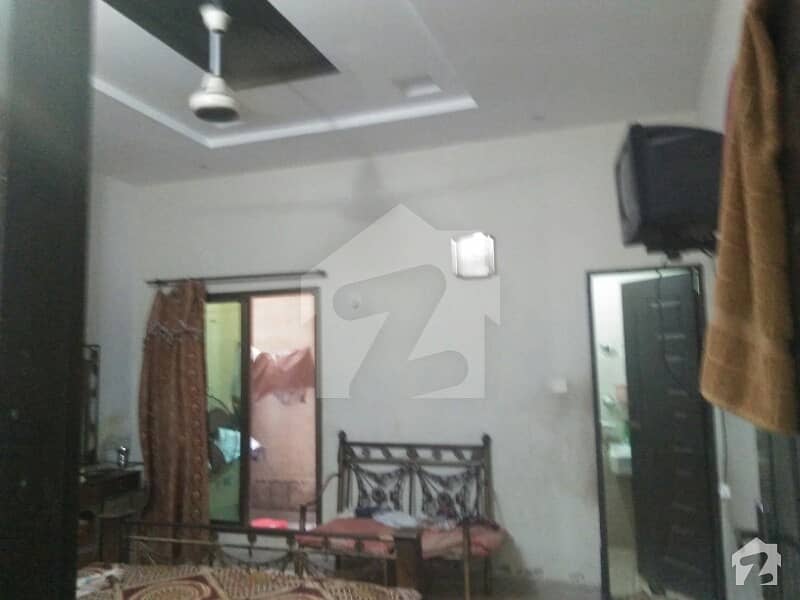 انفنٹری روڈ لاہور میں 3 کمروں کا 3 مرلہ مکان 1.1 کروڑ میں برائے فروخت۔