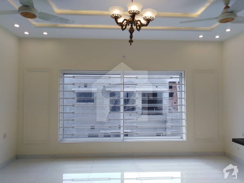 واپڈا سٹی ۔ بلاک ایم واپڈا سٹی فیصل آباد میں 4 کمروں کا 10 مرلہ مکان 1.75 کروڑ میں برائے فروخت۔
