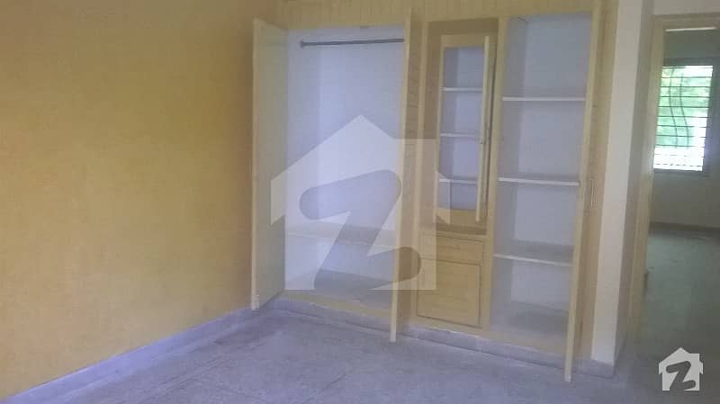 F-10/3 733 Sq Yd Corner House For Sale