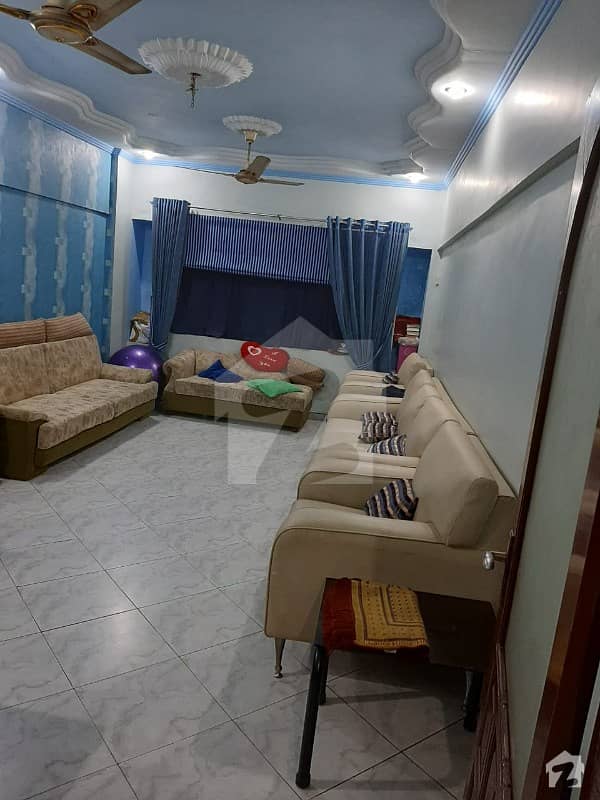 گرومندرچورنگی کراچی میں 3 کمروں کا 7 مرلہ فلیٹ 95 لاکھ میں برائے فروخت۔