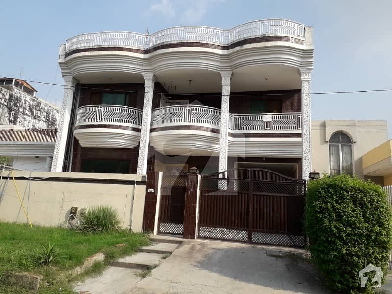 2700  Square Feet House Available For Rent In I8