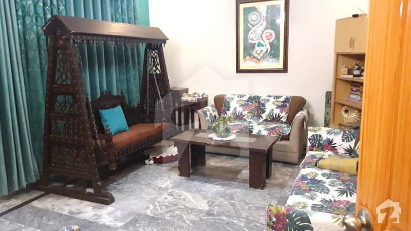 جوہر ٹاؤن لاہور میں 6 کمروں کا 7 مرلہ مکان 1.4 کروڑ میں برائے فروخت۔