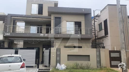 10 Marla Brand New Facing Park House Available For Rent 10 Marla Brand New Facing Park House Available For Rent