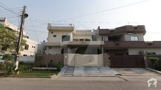 Stunning 10 Marla House For Sale In Punjab Govt Employees Society Phase 2 - Block C Lahore Stunning 10 Marla House For Sale In Punjab Govt Employees Society Phase 2 - Block C Lahore