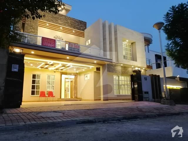 بحریہ ٹاؤن فیز 5 بحریہ ٹاؤن راولپنڈی راولپنڈی میں 5 کمروں کا 10 مرلہ مکان 3.25 کروڑ میں برائے فروخت۔