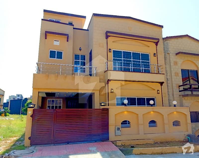 Golden Properties Offers Very Nice Outstanding  7 Marla Double Unit 5 Bedrooms House For Sale