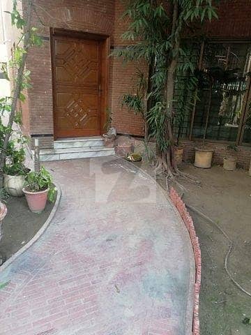 ڈی ایچ اے فیز 2 ڈیفنس (ڈی ایچ اے) لاہور میں 3 کمروں کا 2 کنال بالائی پورشن 88 ہزار میں کرایہ پر دستیاب ہے۔