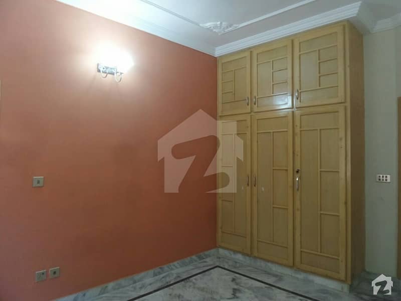 Upper Portion In Muslim Town Sized 3 Marla Is Available