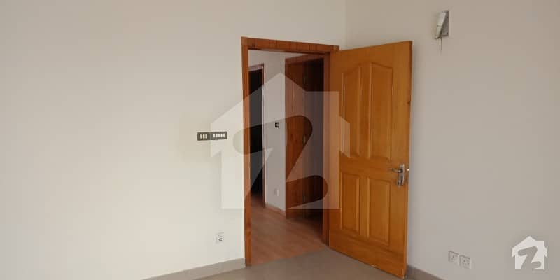 One Kanal Upper Portion Available For Rent In Dha Phase 4 Bb