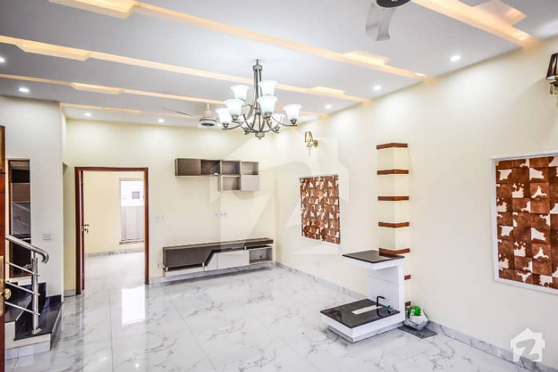 ڈی ایچ اے 9 ٹاؤن ڈیفنس (ڈی ایچ اے) لاہور میں 3 کمروں کا 5 مرلہ مکان 1.35 کروڑ میں برائے فروخت۔