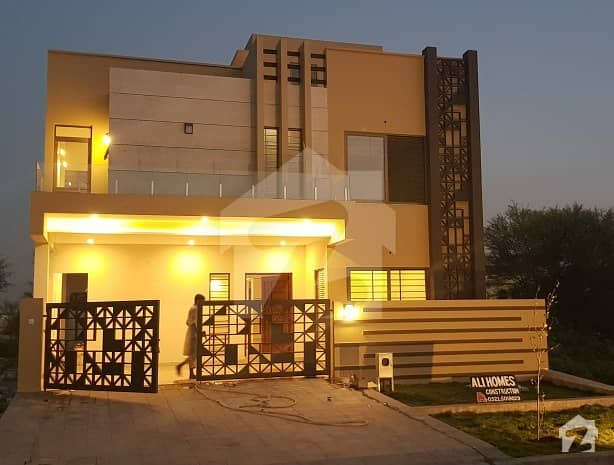ڈی ۔ 12 اسلام آباد میں 5 کمروں کا 11 مرلہ مکان 5.25 کروڑ میں برائے فروخت۔