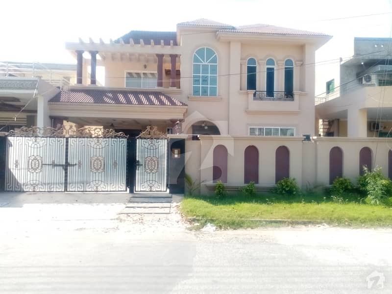 1 Kanal House Situated In DC Colony For Sale