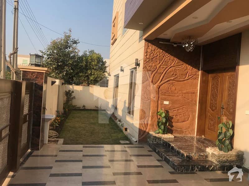 ویلینشیاء ہاؤسنگ سوسائٹی لاہور میں 5 کمروں کا 13 مرلہ مکان 2.45 کروڑ میں برائے فروخت۔