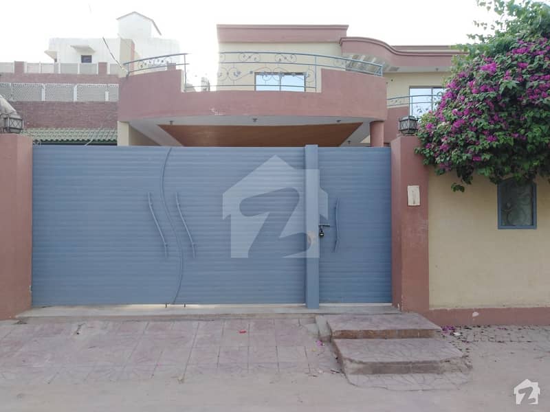 House In Shalimar Colony Sized 20 Marla Is Available