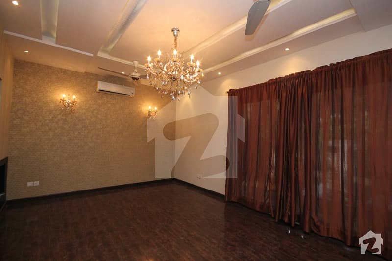 ڈی ایچ اے فیز 4 ڈیفنس (ڈی ایچ اے) لاہور میں 5 کمروں کا 1 کنال مکان 2.4 لاکھ میں کرایہ پر دستیاب ہے۔