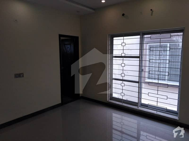 Upper Portion Sized 5 Marla Is Available For Rent In Bahria Town
