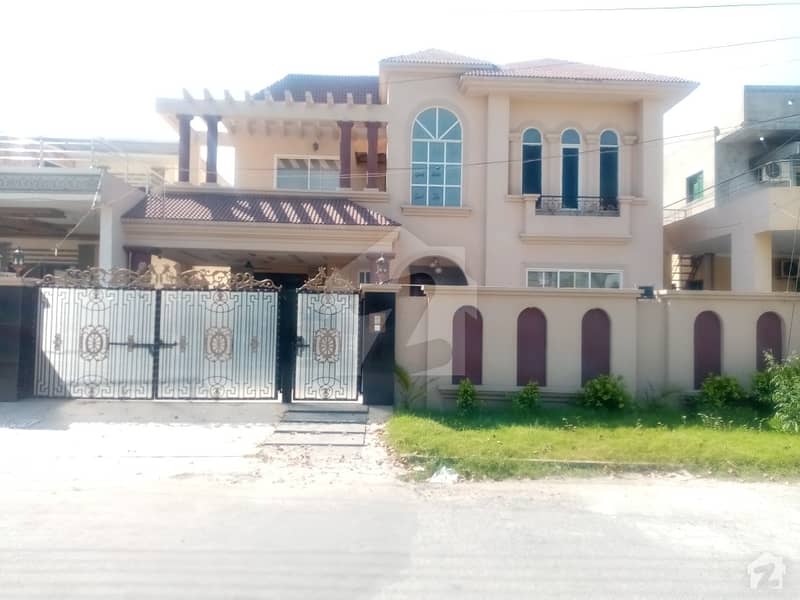 House Of 1 Kanal In DC Colony For Sale