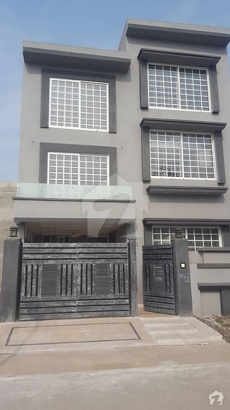 House For Sale In Hot  Prime Location In City Housing