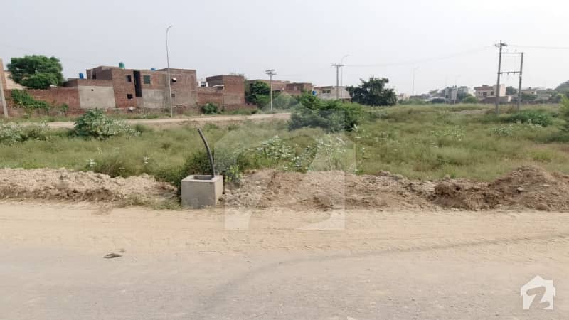 Prime Location 10 Marla Plot For Sale In D H A Phase 5 Lahore