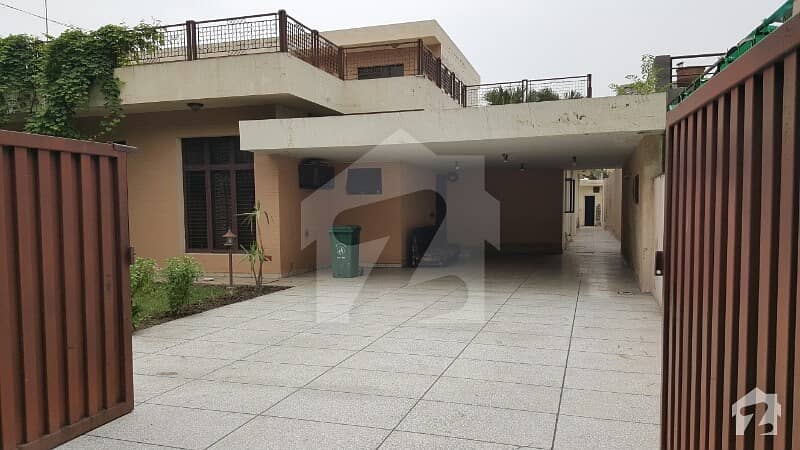 1.5 Kanal House For Rent On Main Circle Road