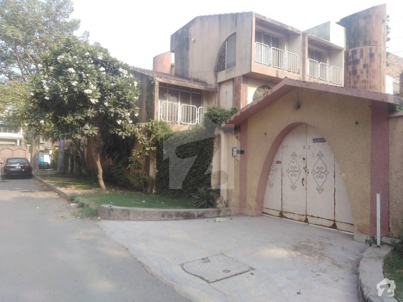 45 Marla House In Poonch Road
