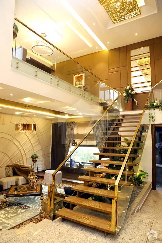 ڈی ایچ اے فیز 5 - بلاک بی فیز 5 ڈیفنس (ڈی ایچ اے) لاہور میں 5 کمروں کا 1 کنال مکان 5.65 کروڑ میں برائے فروخت۔