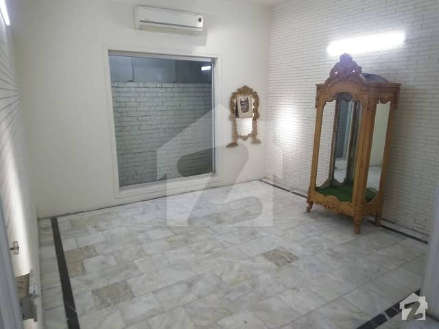 Commercial 1 Kanal House For Rent
