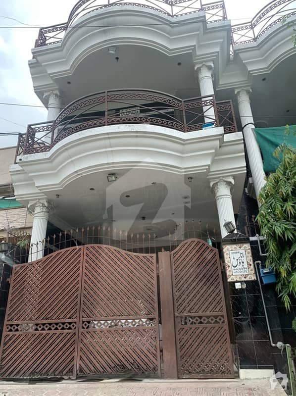 پی اے ایف آفیسرز کالونی کینٹ لاہور میں 7 کمروں کا 12 مرلہ مکان 2.55 کروڑ میں برائے فروخت۔