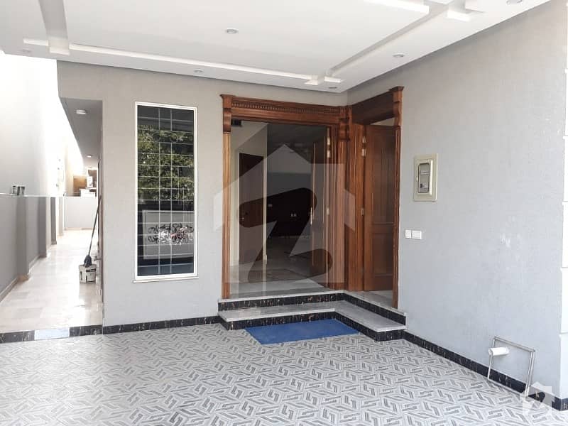بحریہ ٹاؤن فیز 4 بحریہ ٹاؤن راولپنڈی راولپنڈی میں 5 کمروں کا 10 مرلہ مکان 2.4 کروڑ میں برائے فروخت۔