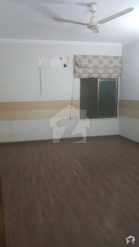 ماڈل ٹاؤن ۔ بلاک ایم ماڈل ٹاؤن لاہور میں 5 کمروں کا 1 کنال مکان 4.5 کروڑ میں برائے فروخت۔
