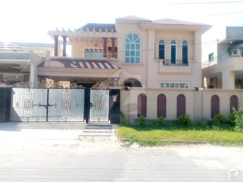 1 Kanal House Is Available In DC Colony
