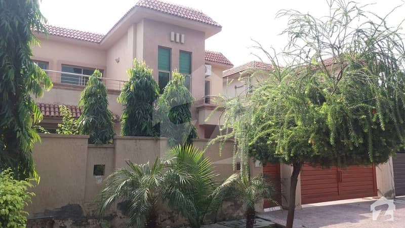 Surprise Offer 10 Marla  4 Bedroom House For Sale In Askari Xi Lahore