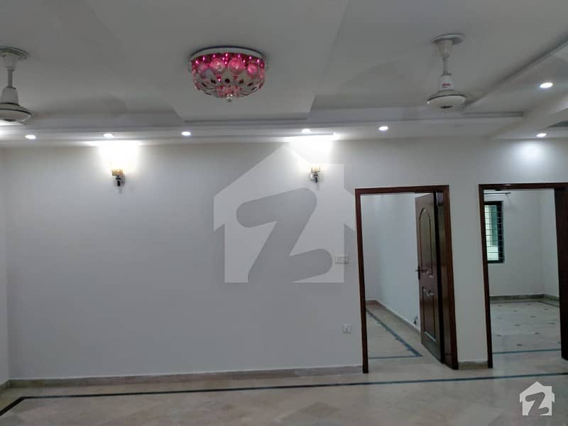 واپڈا ٹاؤن ایکسٹینشن واپڈا ٹاؤن لاہور میں 6 کمروں کا 10 مرلہ مکان 75 ہزار میں کرایہ پر دستیاب ہے۔