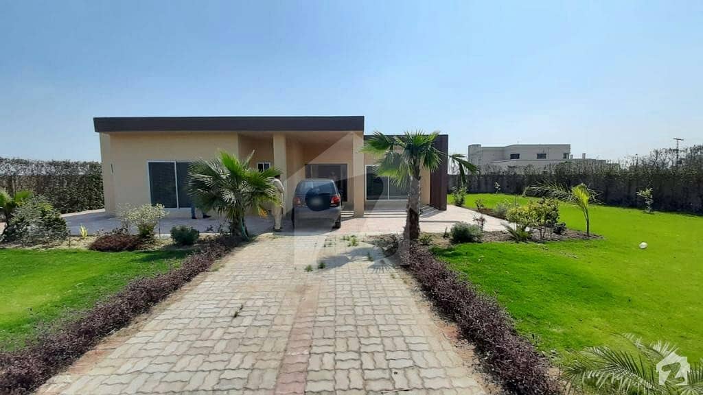 4 Kanal Farm House In Cantt For Sale