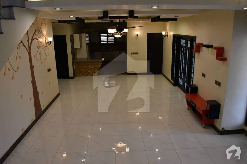 ڈی ایچ اے فیز 8 ڈی ایچ اے کراچی میں 5 کمروں کا 1 کنال مکان 9.5 کروڑ میں برائے فروخت۔