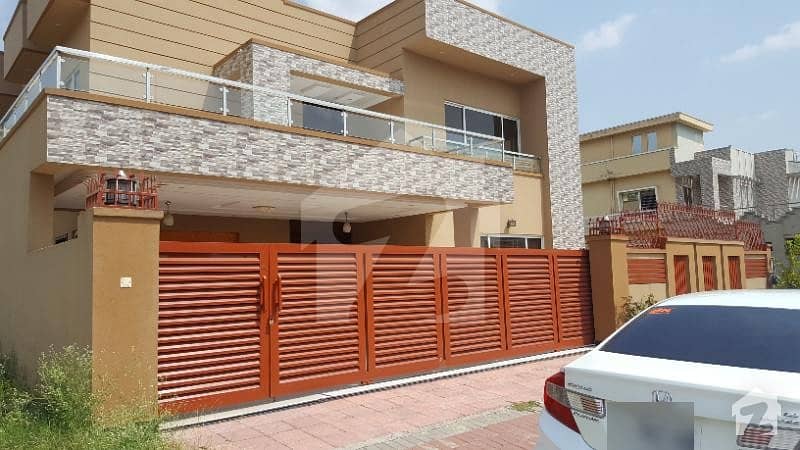 Kanal House For Sale  Main Road Near To Masjid Park And Commercial