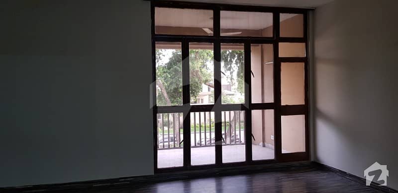 ماڈل ٹاؤن ۔ بلاک ڈی ماڈل ٹاؤن لاہور میں 3 کمروں کا 1 کنال مکان 5.7 کروڑ میں برائے فروخت۔